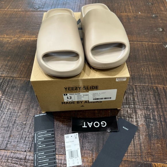 Adidas Yeezy Slide in Pure - Picture 1 of 10